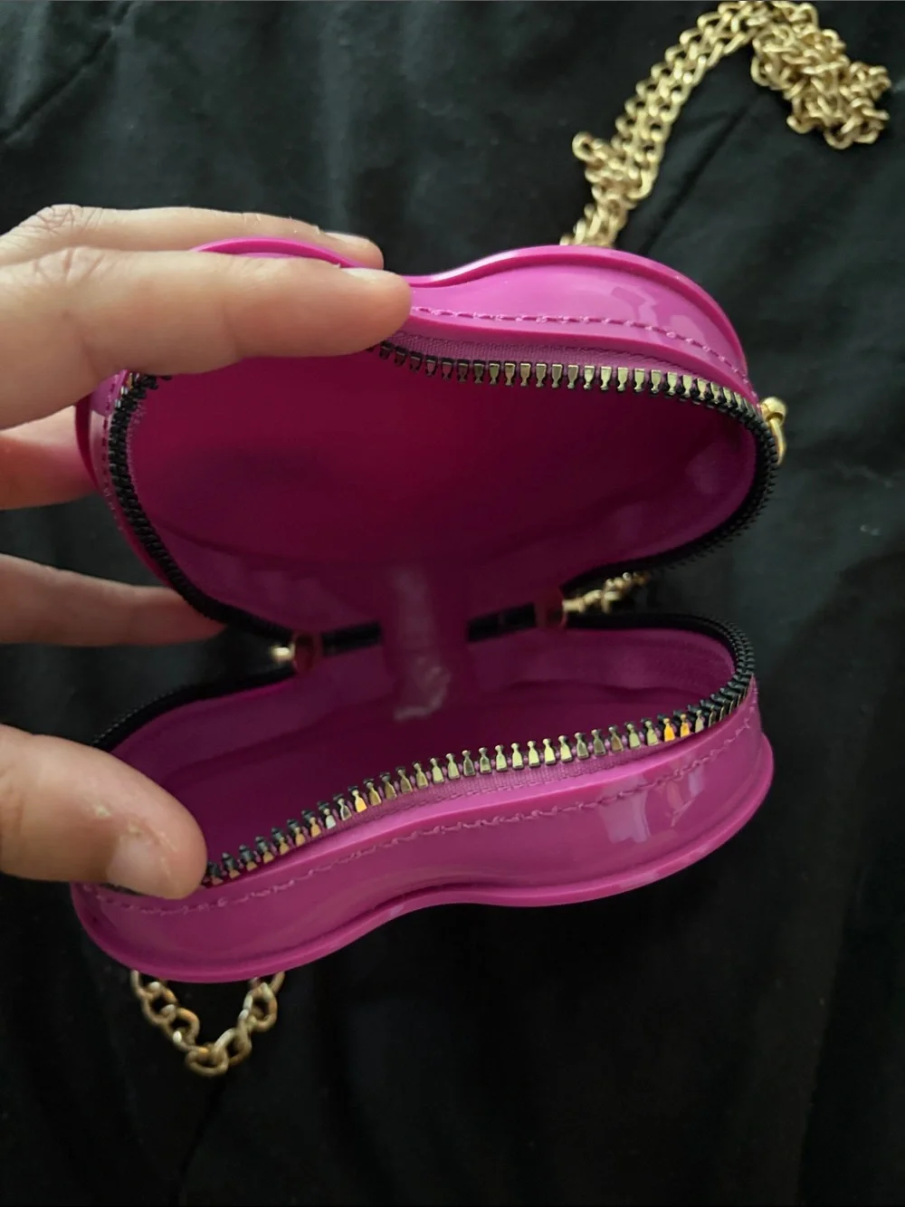 Heart-Shaped Pink Crossbody Bag with Gold Chain for kids